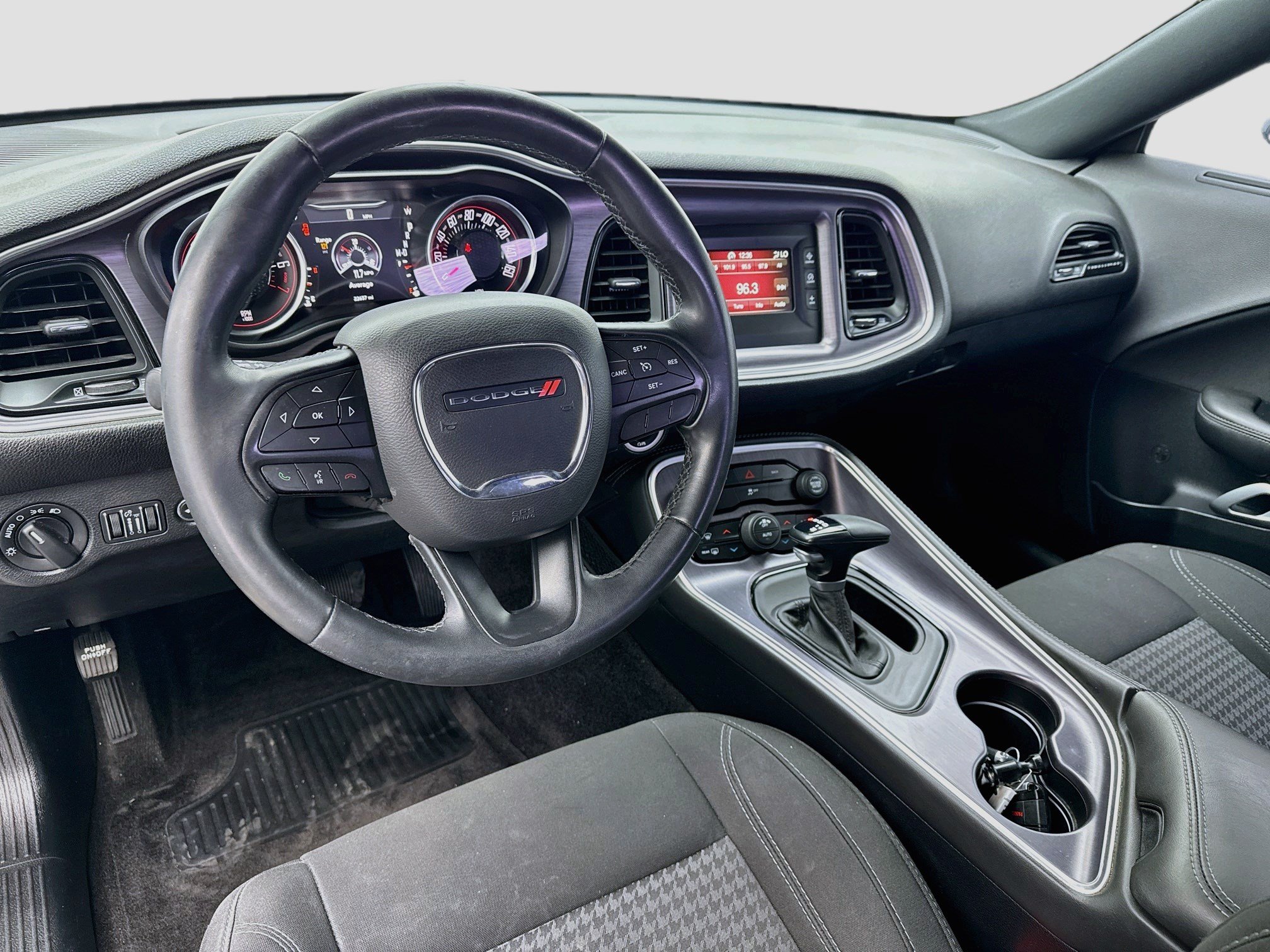 Used 2016 Dodge Challenger SXT RWD image 13