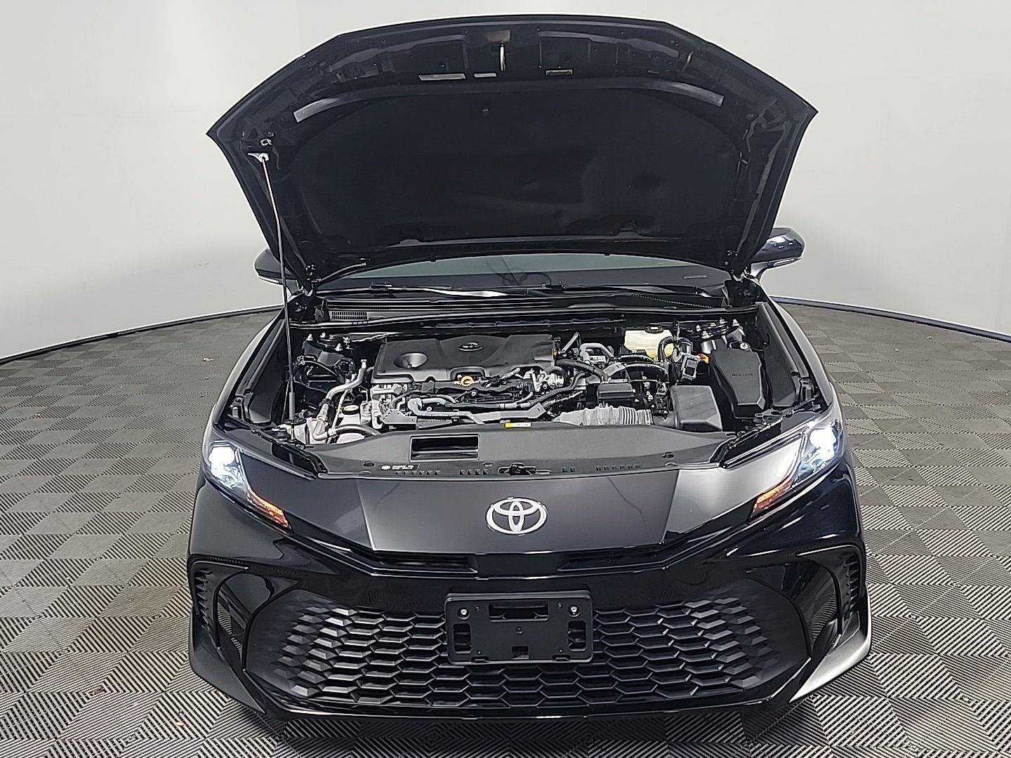 Used 2025 Toyota Camry SE FWD image 12