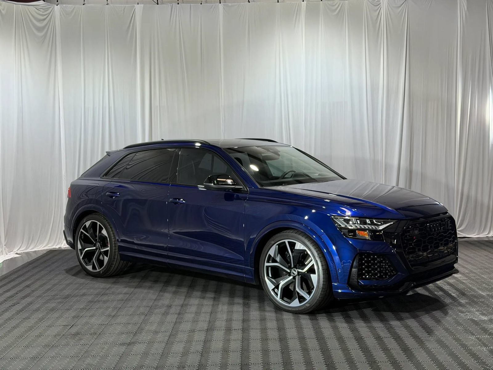 Used 2022 Audi RS Q8 w/ Black Optic Package AWD/4WD image 3