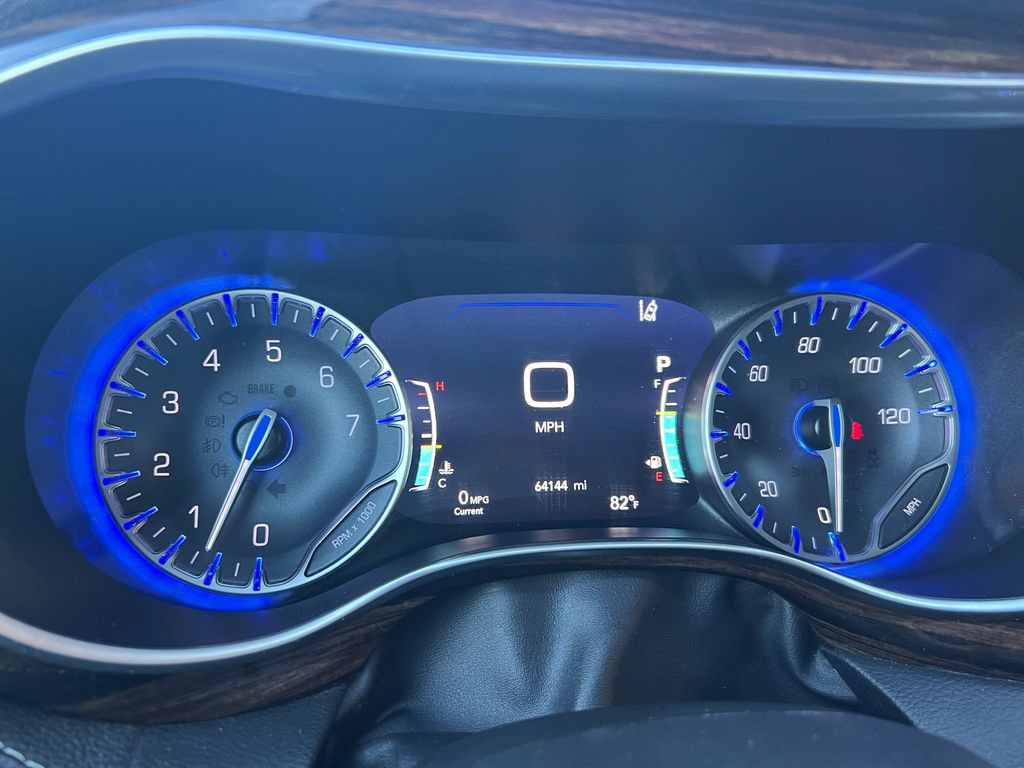 Used 2023 Chrysler Pacifica Limited FWD image 19