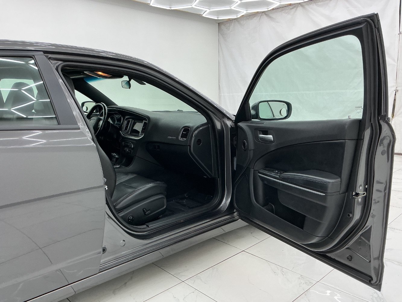 Used 2020 Dodge Charger SXT w/ Leather Interior Group RWD image 17