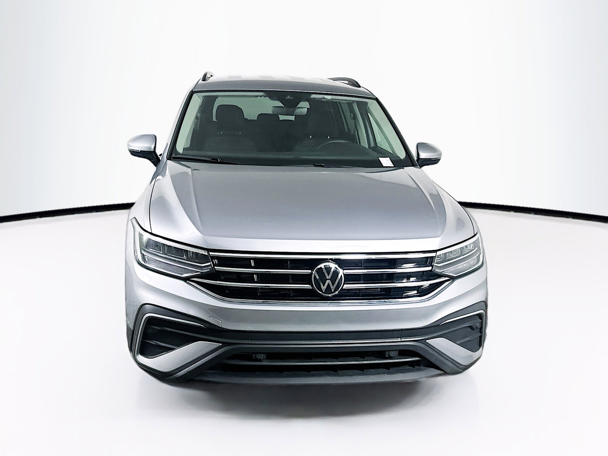 Used 2024 Volkswagen Tiguan S image 2