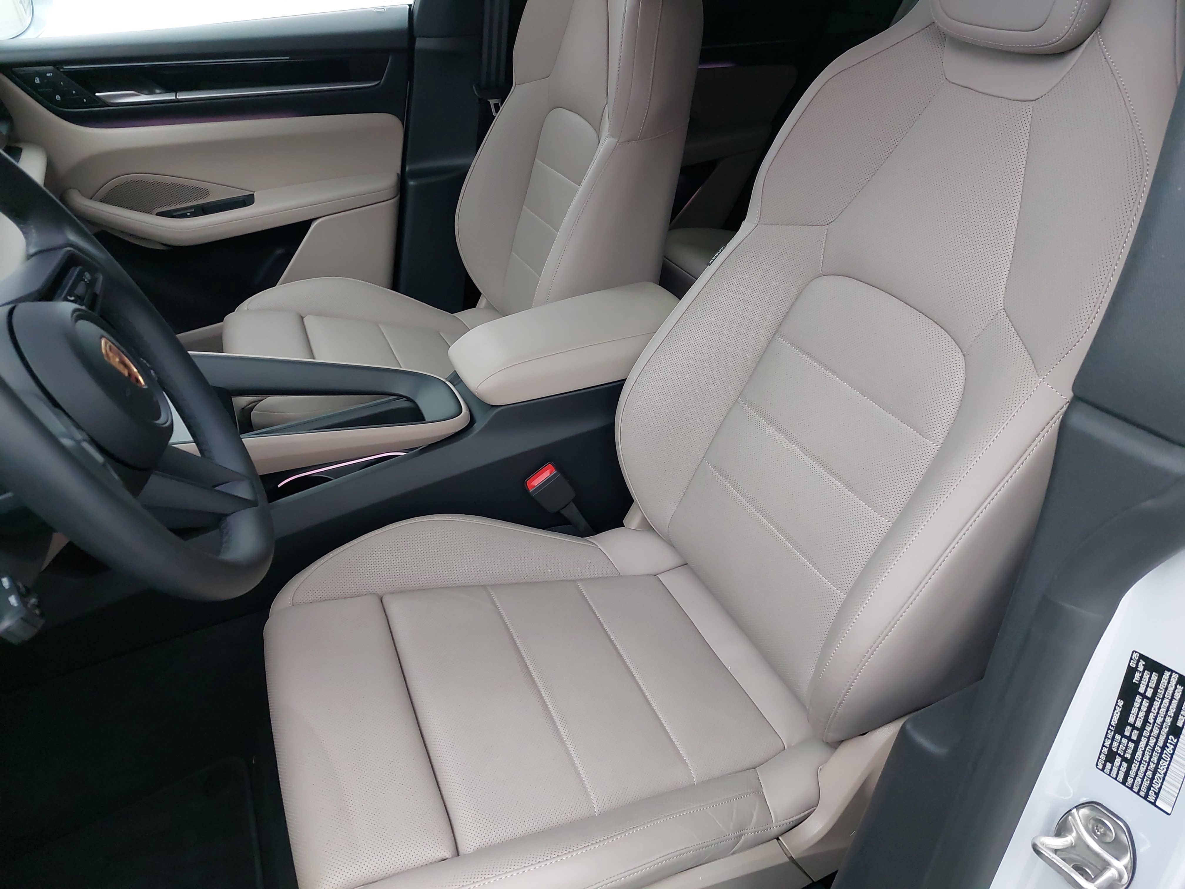 Certified 2025 Porsche Macan Electric RWD image 5