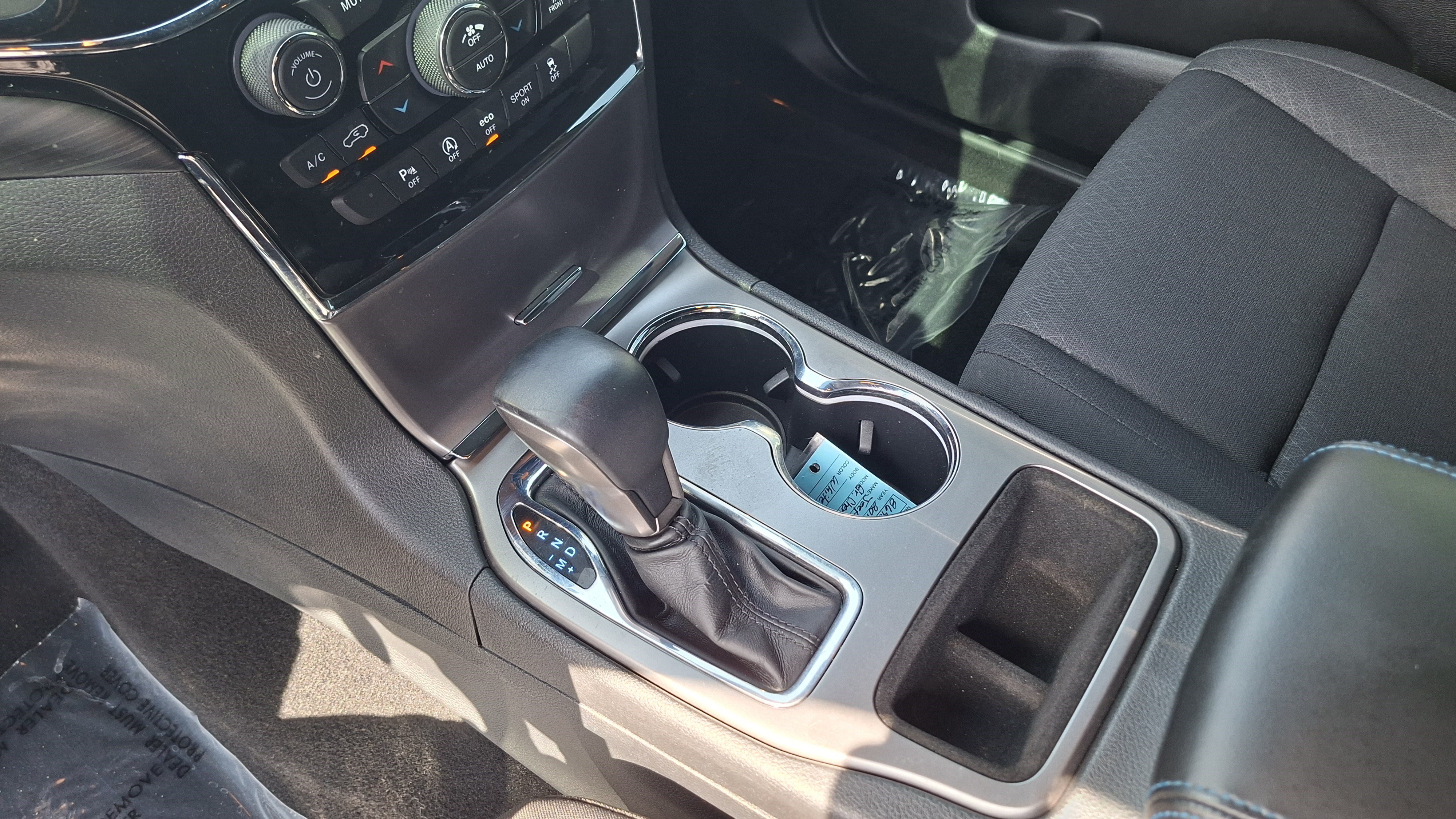 Used 2019 Jeep Grand Cherokee Laredo RWD image 16