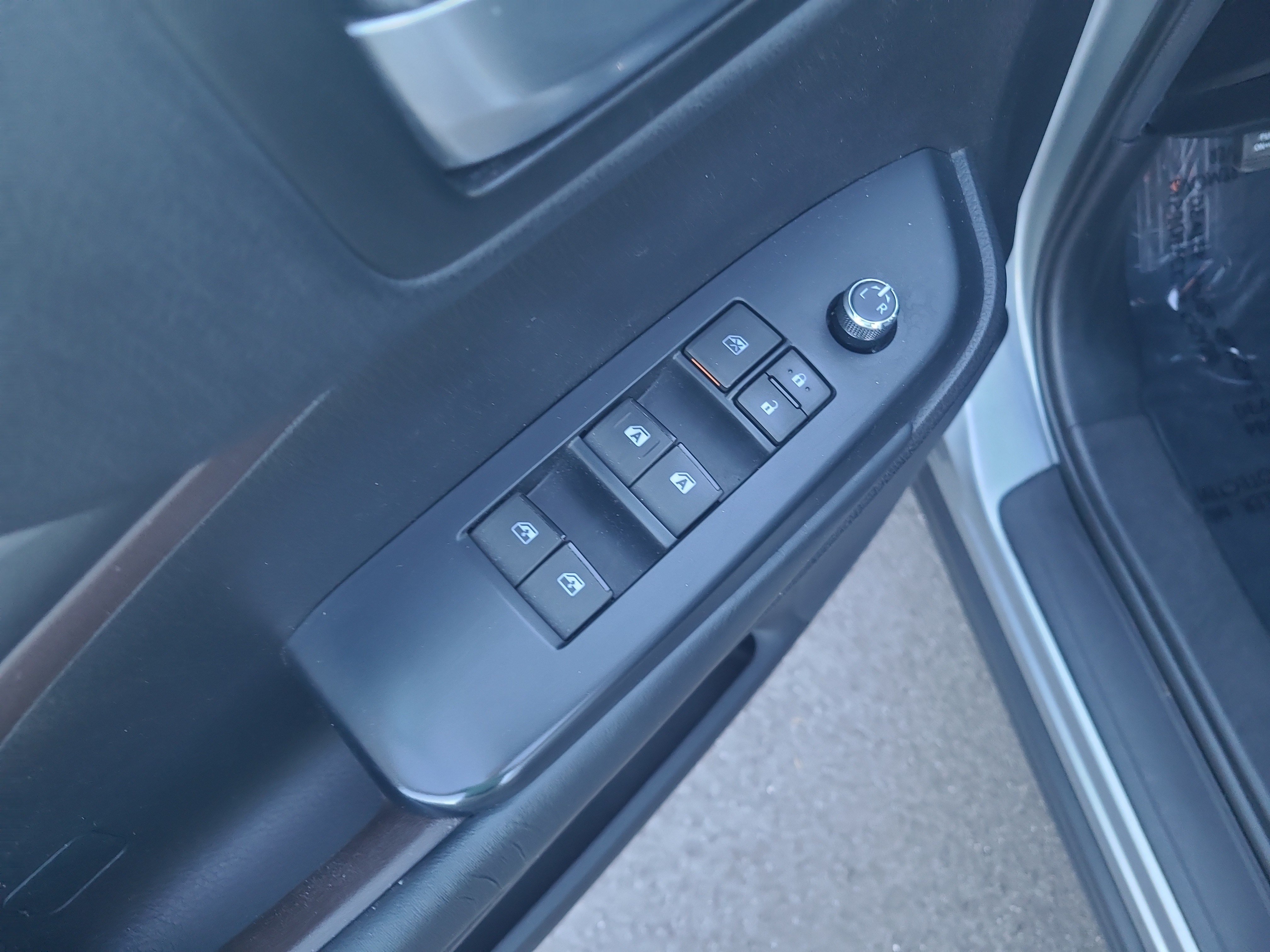 Used 2019 Toyota Highlander XLE AWD/4WD image 13