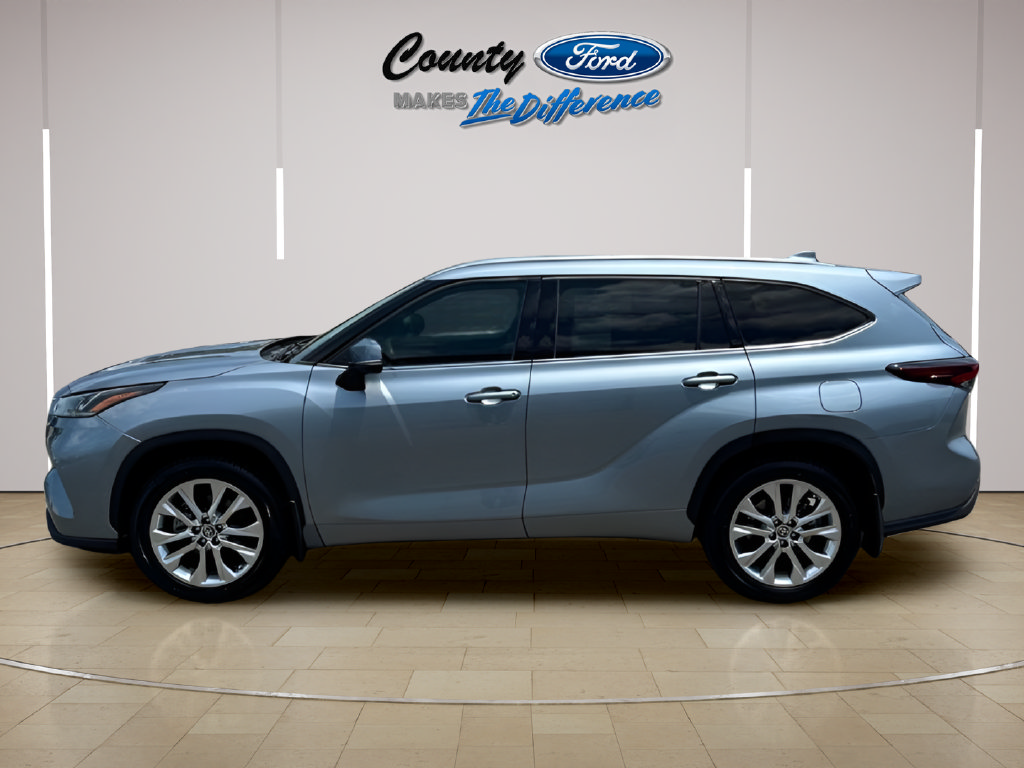 Used 2024 Toyota Highlander Limited AWD/4WD image 3