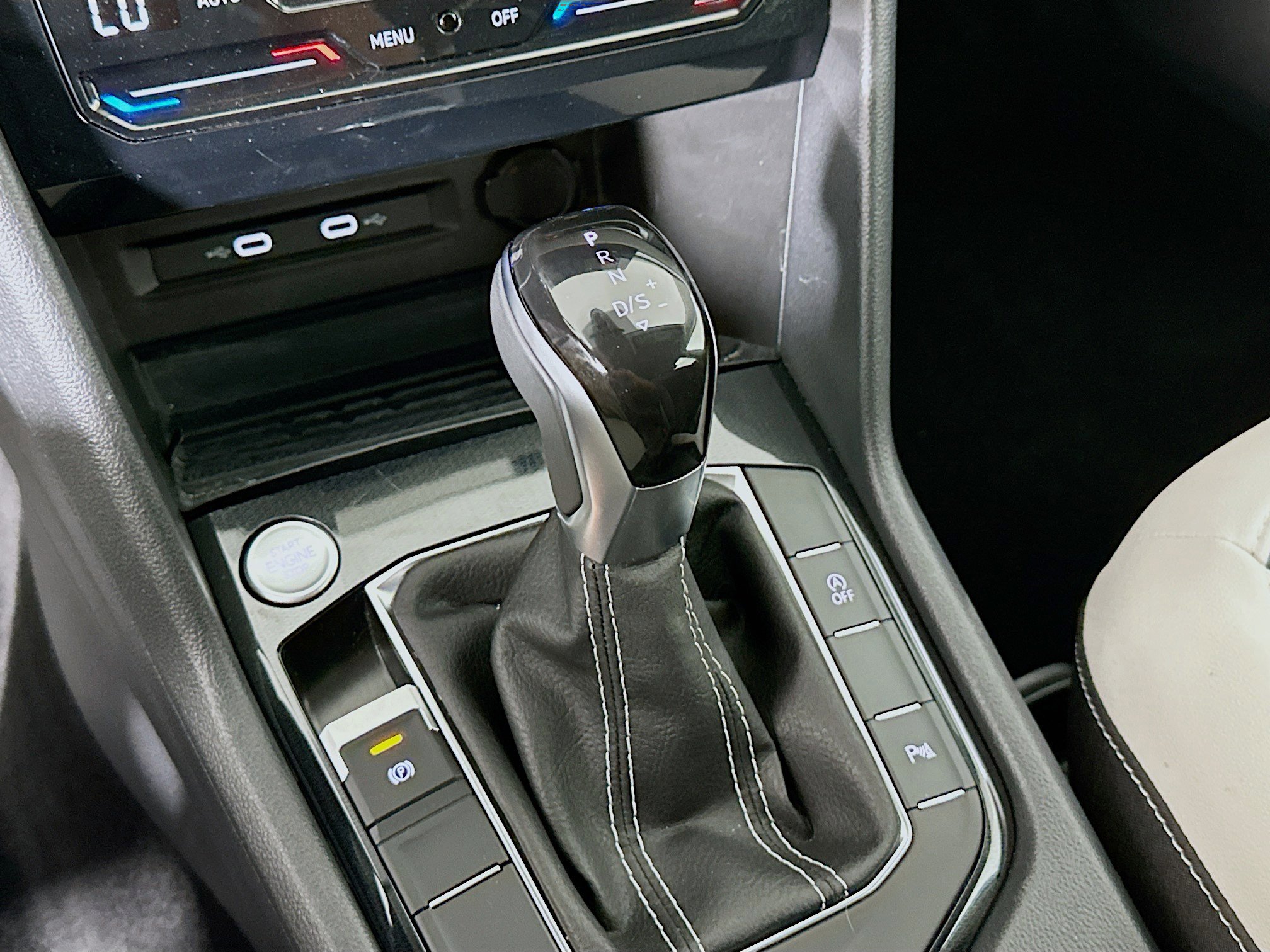 Used 2025 Volkswagen Taos SE FWD image 24