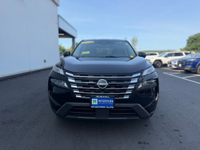 Used 2024 Nissan Rogue S AWD/4WD image 3