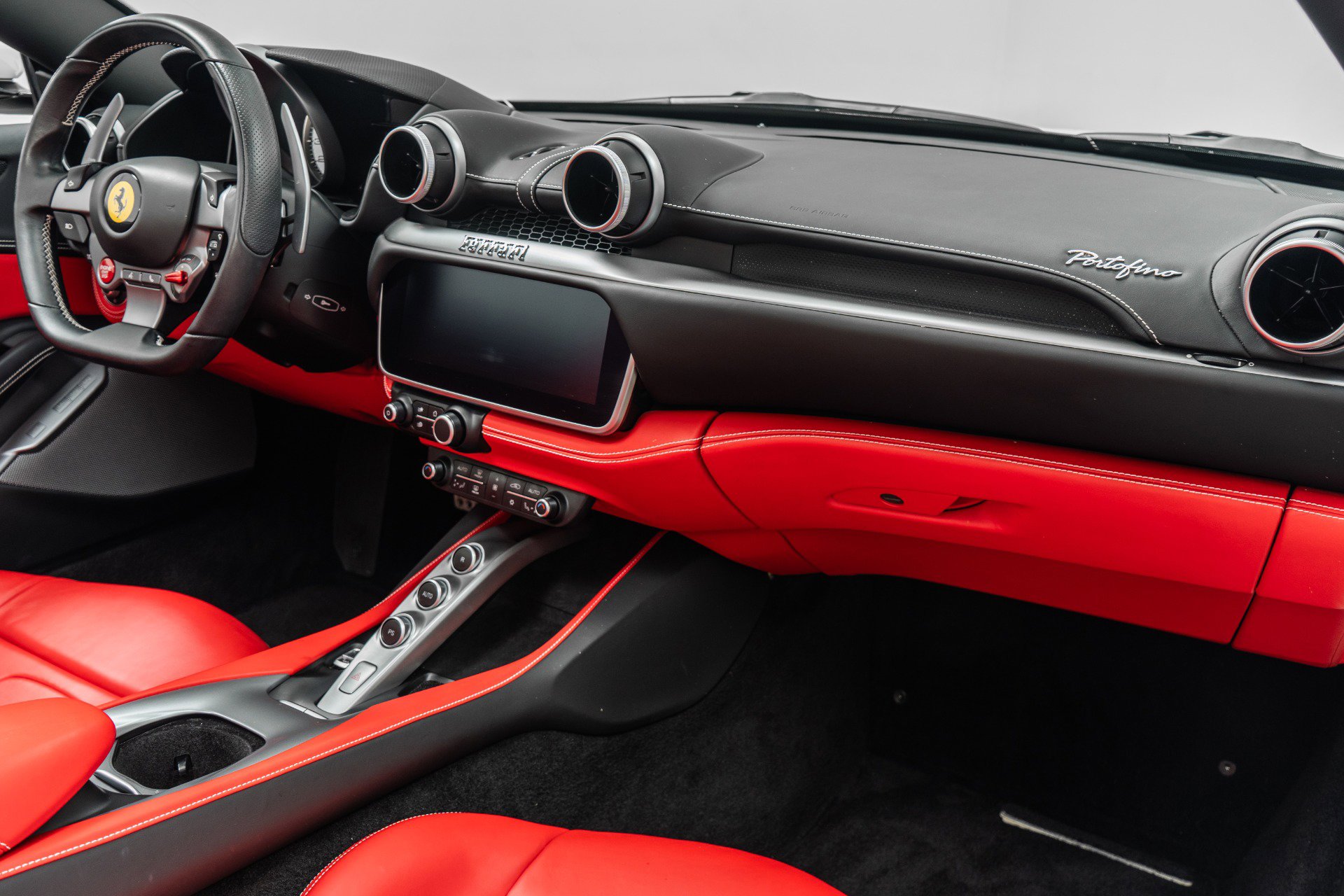 Used 2019 Ferrari Portofino RWD image 14