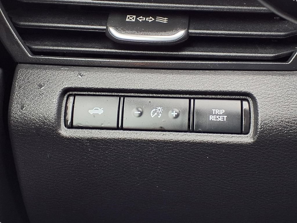Used 2024 Nissan Altima 2.5 SV FWD image 17