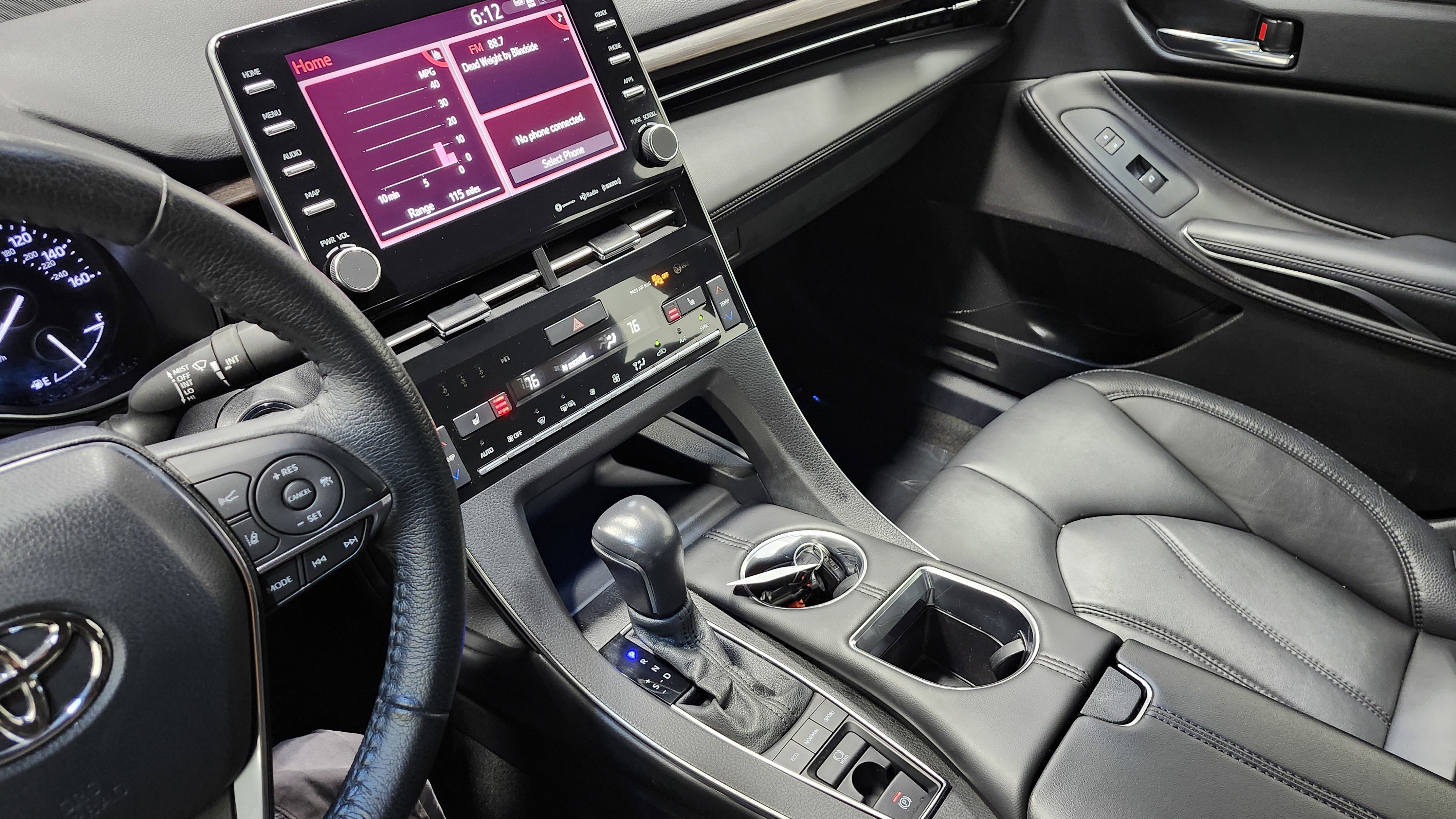 Used 2022 Toyota Avalon XLE image 29