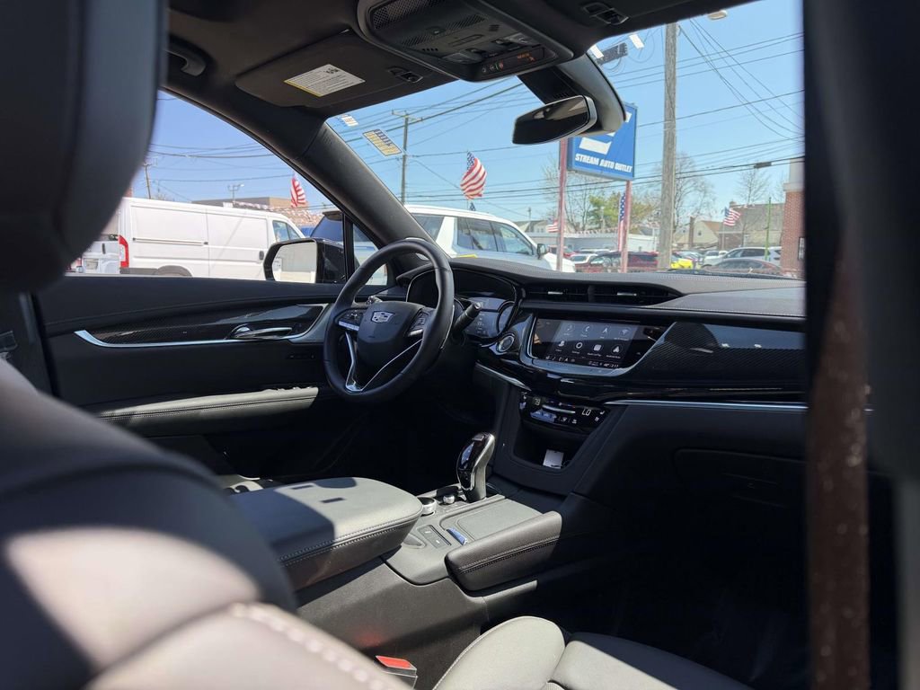 Used 2025 Cadillac XT6 Sport w/ LPO, Floor Liner Package image 15