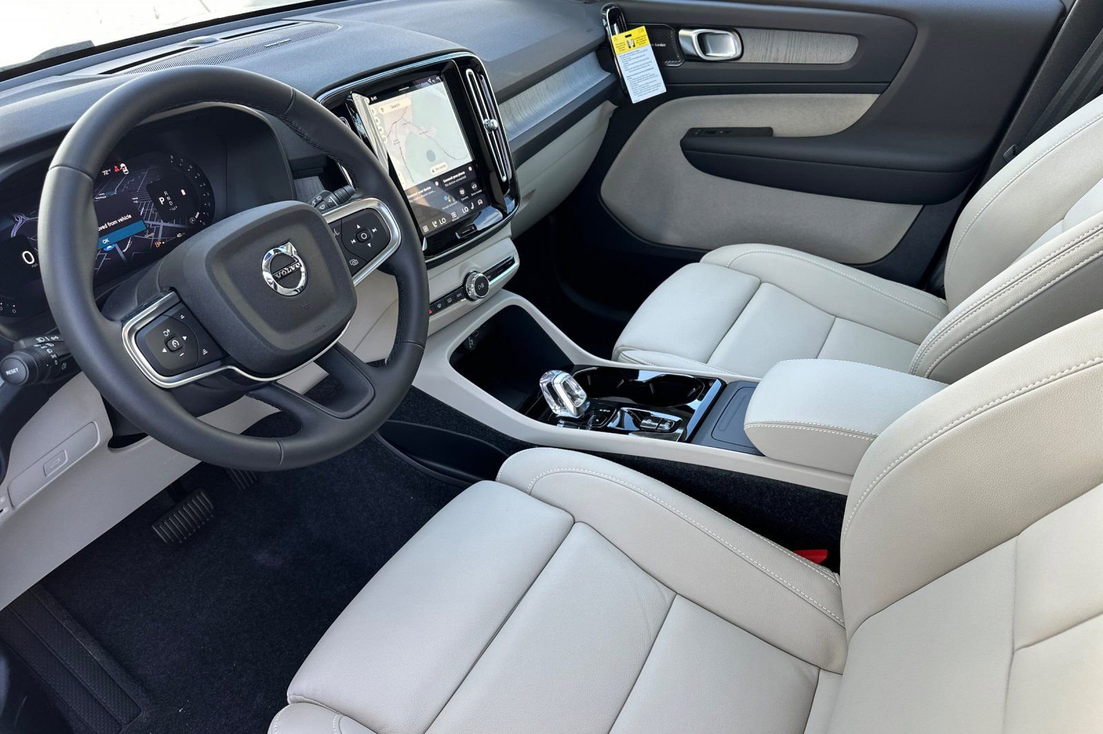 New 2026 Volvo XC40 B4 Plus w/ Climate Package FWD image 10