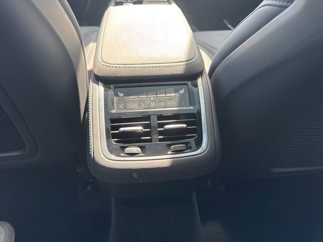 Certified 2025 Volvo XC90 B5 Plus image 17