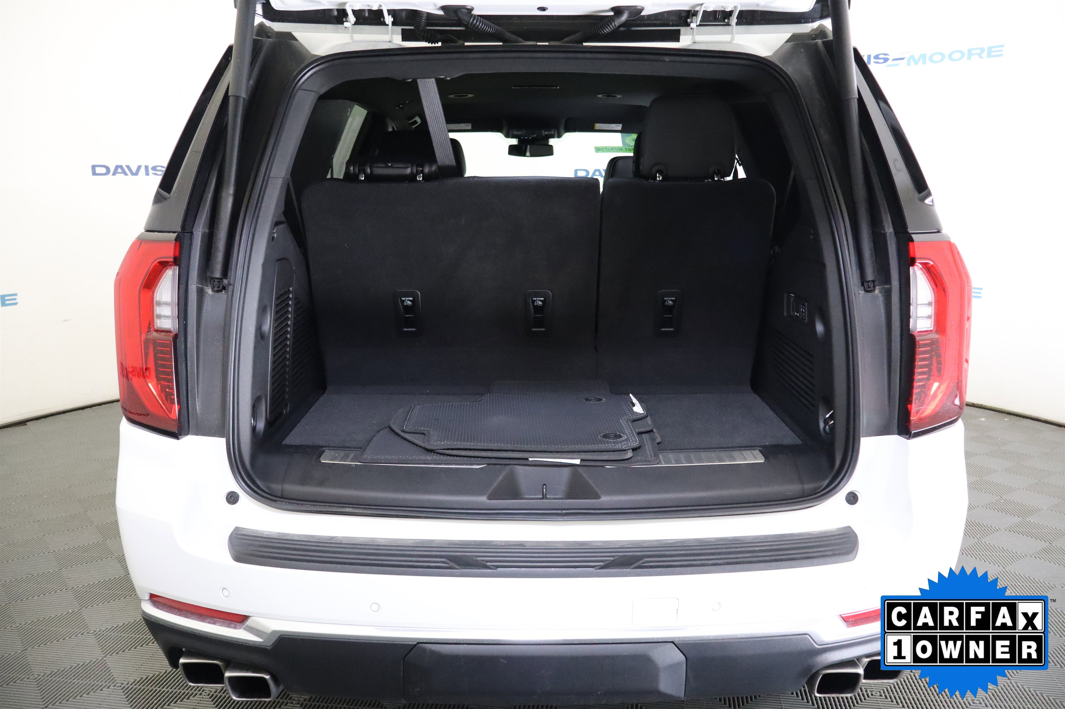 Used 2025 GMC Yukon Denali AWD/4WD image 9