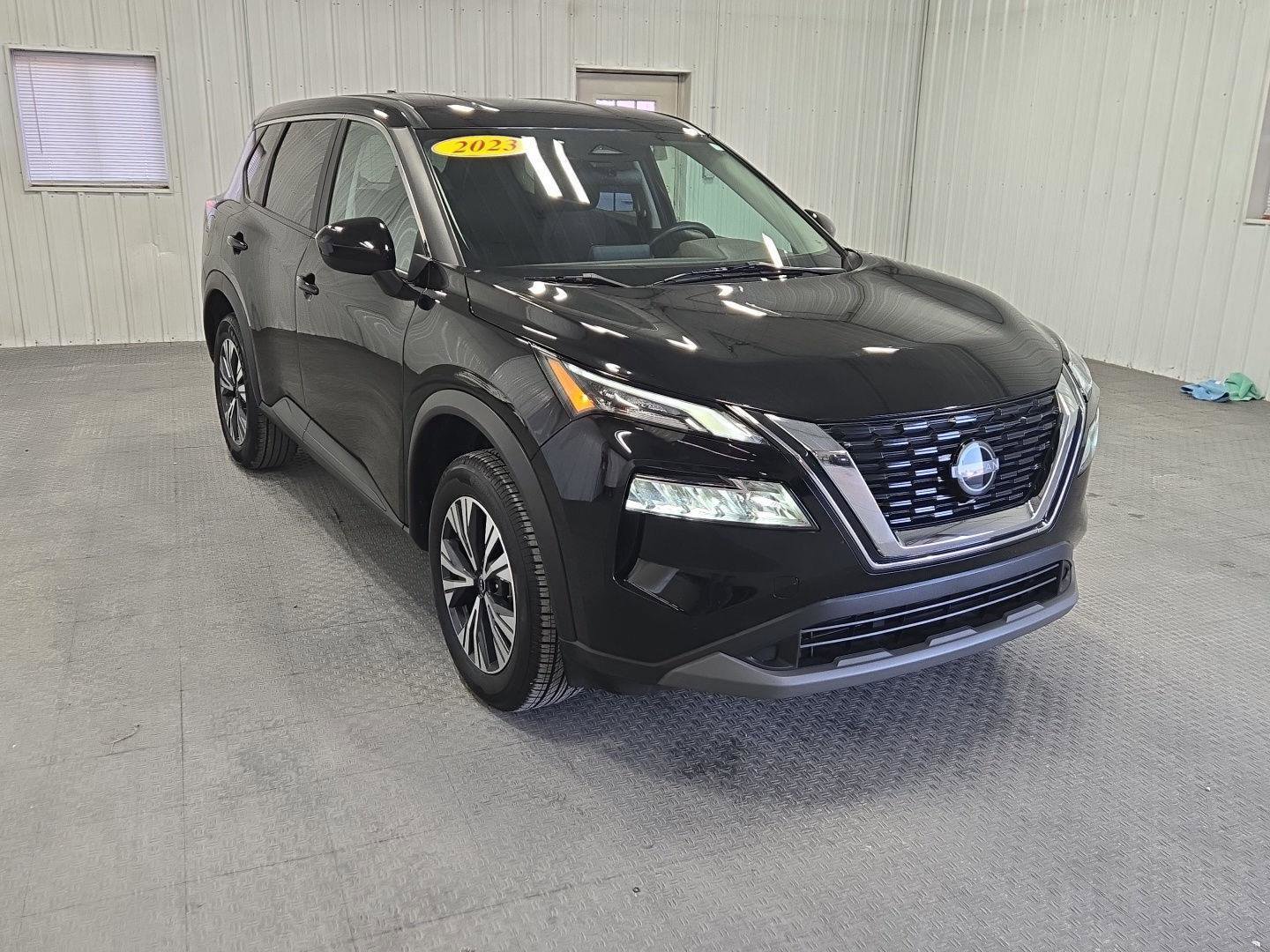 Used 2023 Nissan Rogue SV image 12