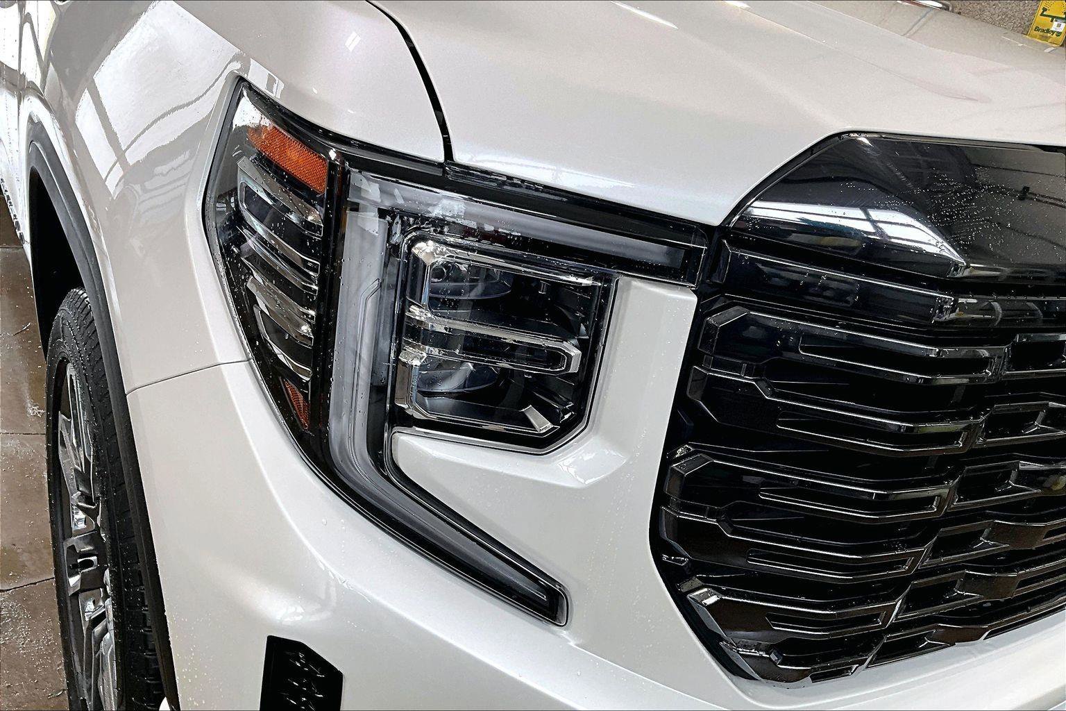 Used 2024 GMC Sierra 1500 Denali Ultimate image 30