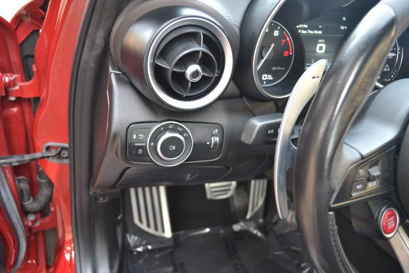 Used 2018 Alfa Romeo Giulia Quadrifoglio image 17