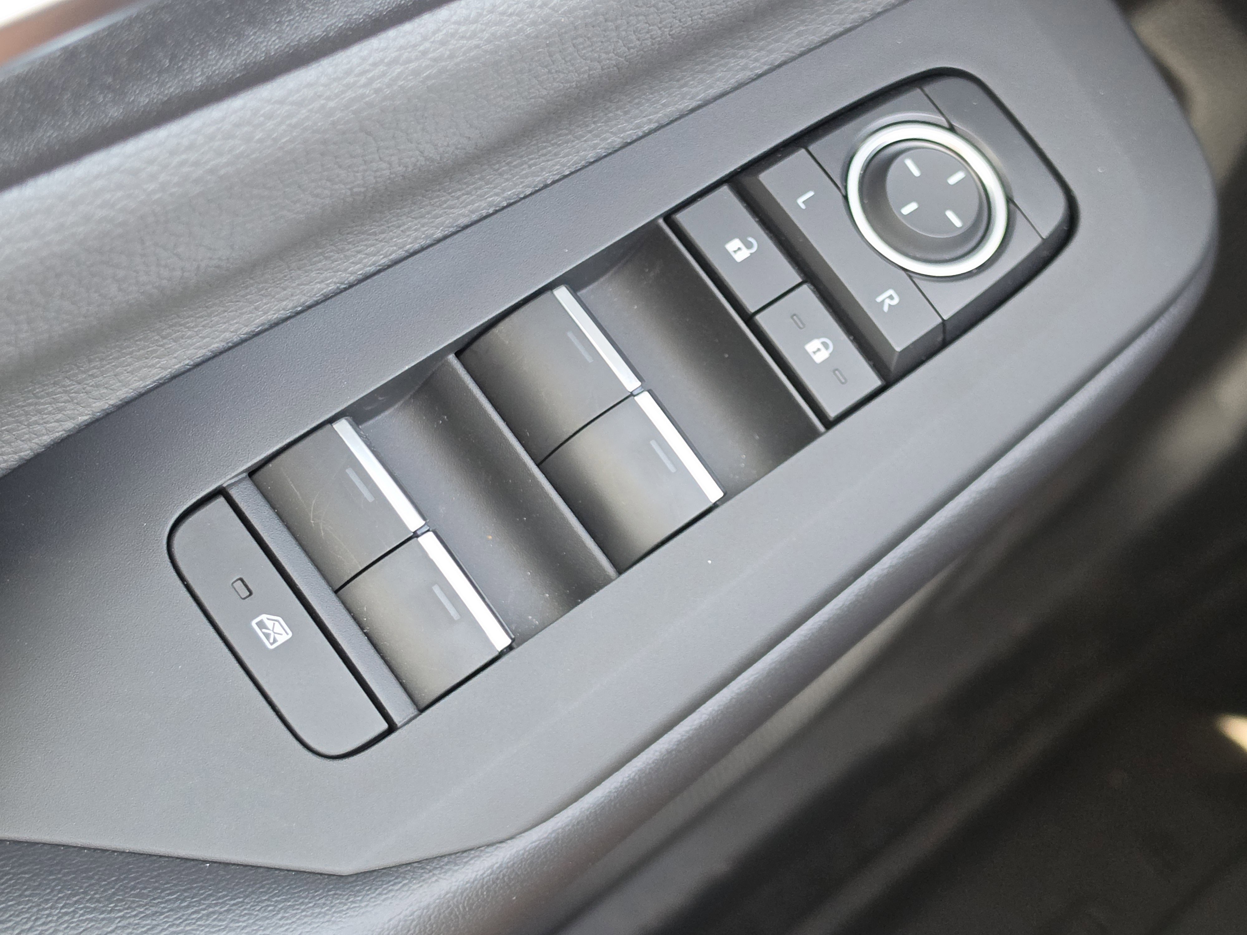 Used 2025 Toyota Prius XLE FWD image 14