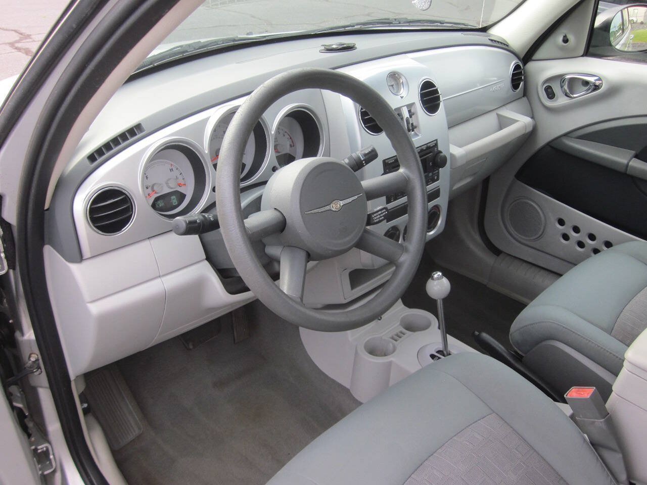 Used 2008 Chrysler PT Cruiser FWD image 9