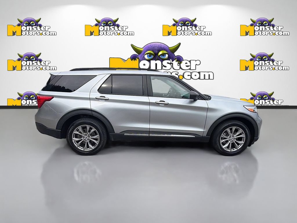 Used 2023 Ford Explorer XLT AWD/4WD image 4