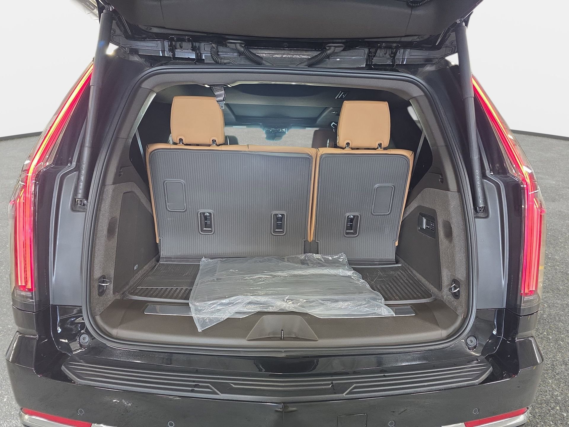 Used 2025 Cadillac Escalade Premium Luxury w/ Touring Package image 12