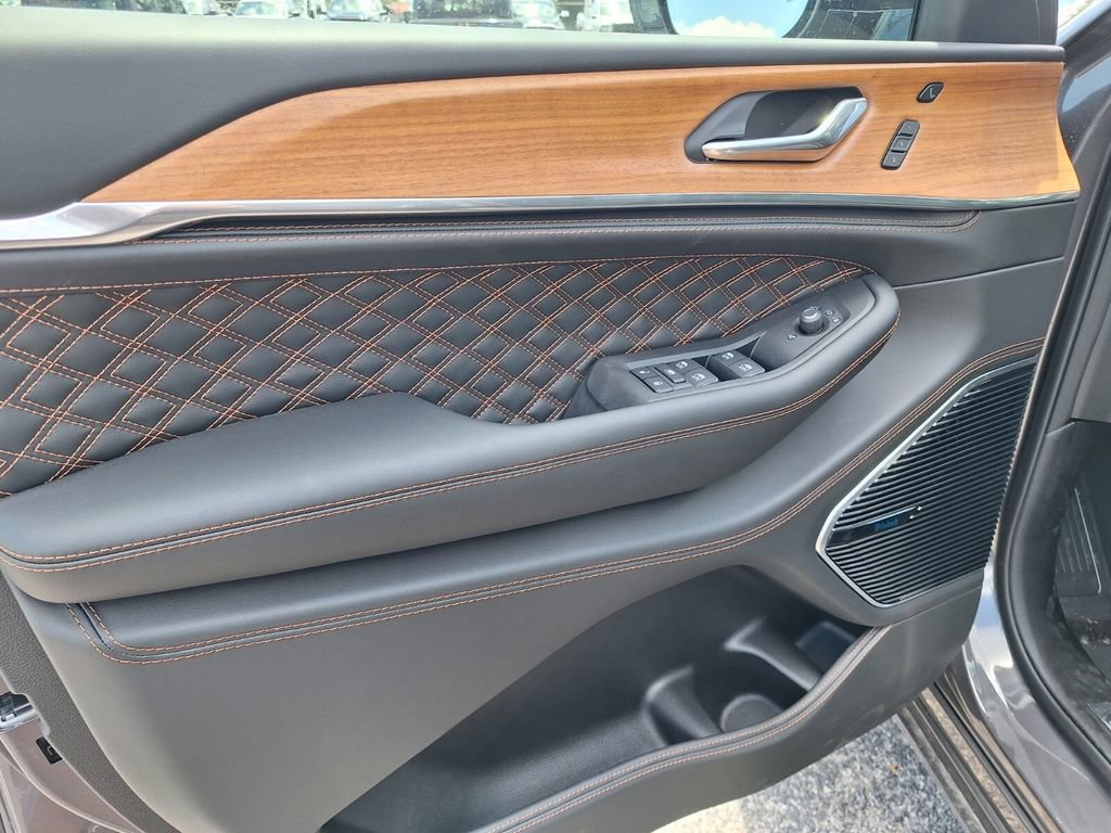 New 2025 Jeep Grand Cherokee L Summit image 15