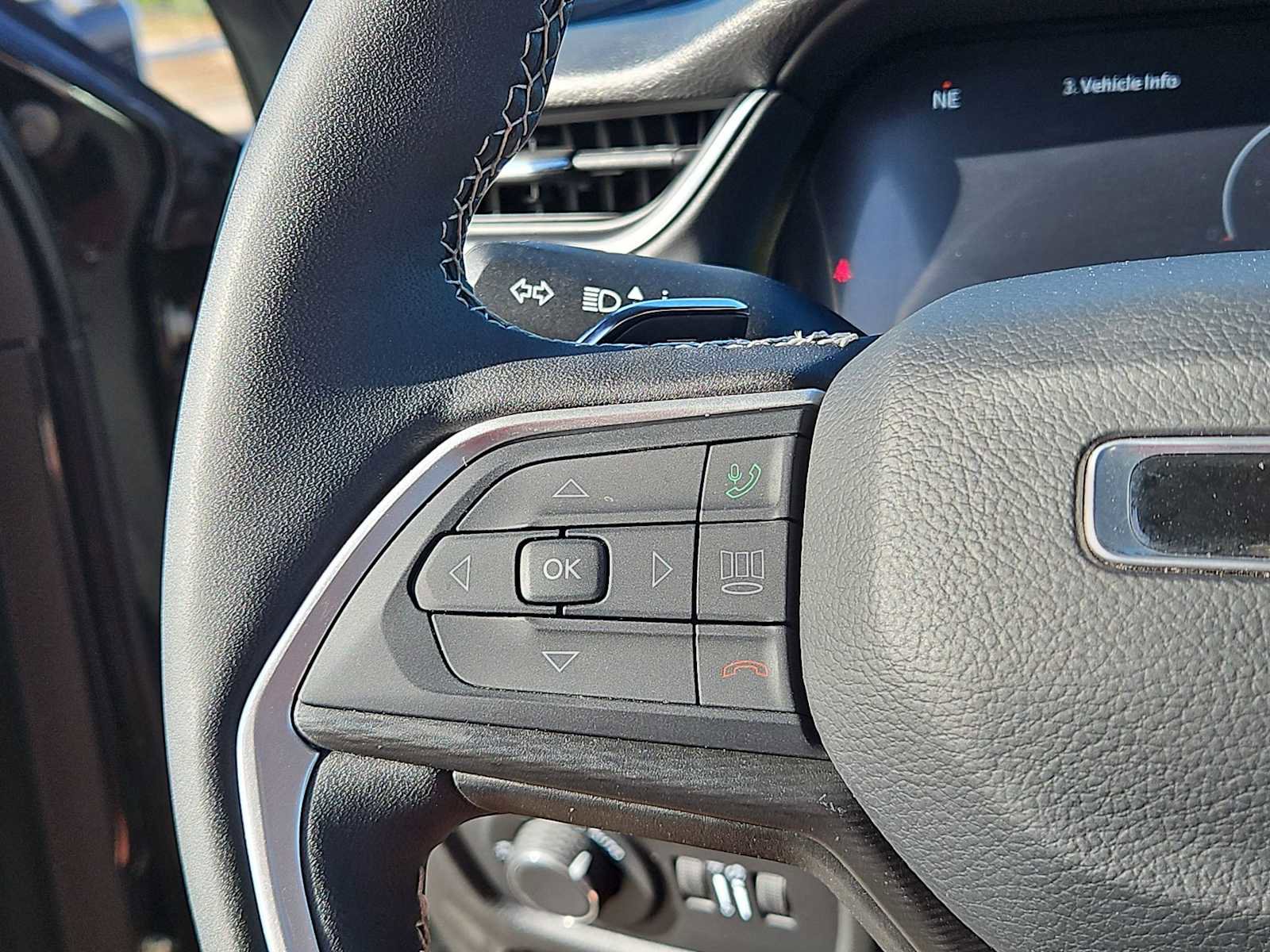 Used 2025 Jeep Grand Cherokee L Laredo image 22