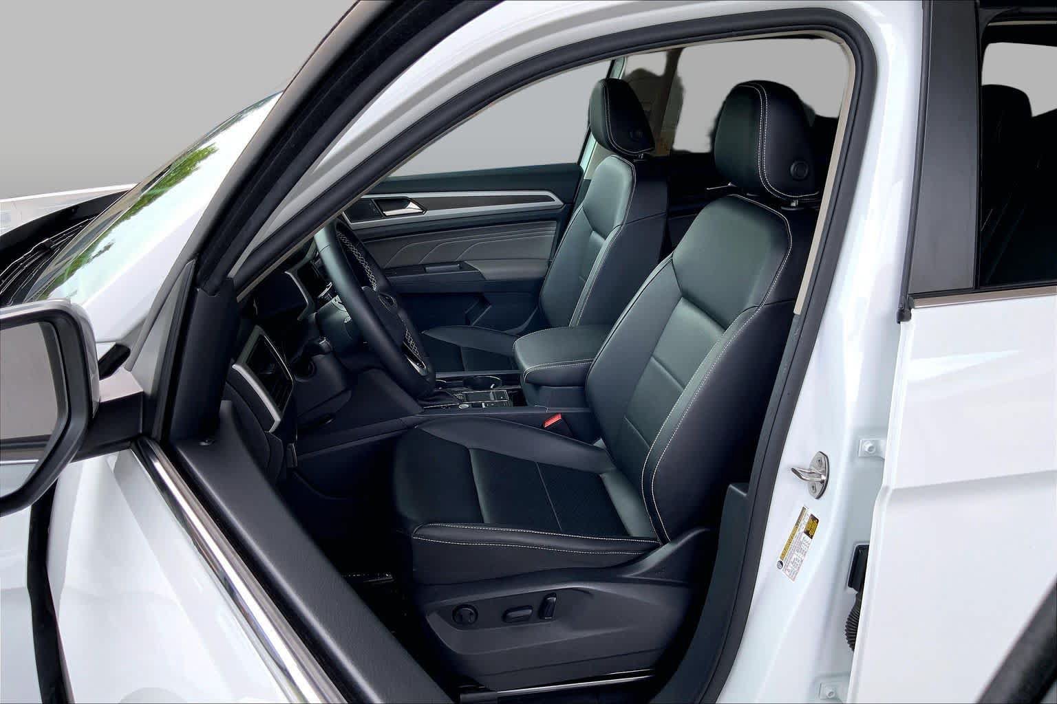 Used 2023 Volkswagen Atlas SE w/ Panoramic Sunroof Package FWD image 8
