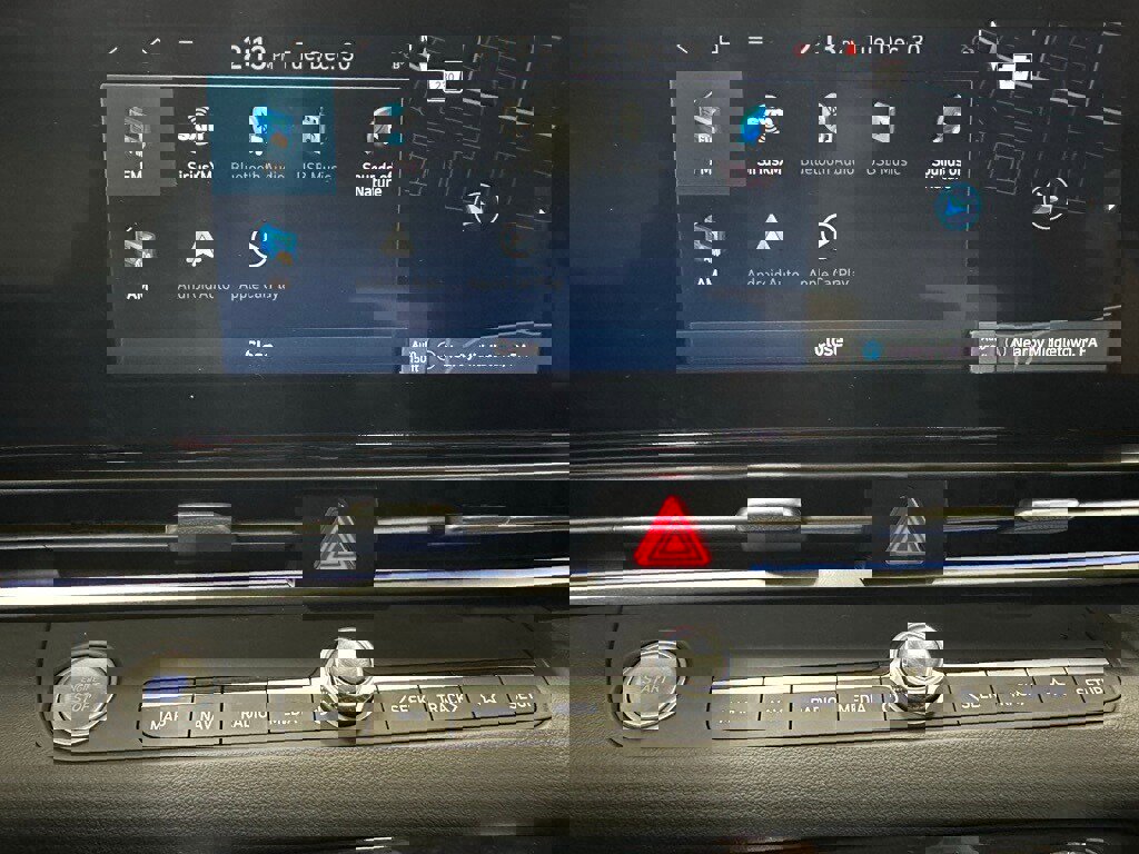 Used 2025 Hyundai Elantra SEL w/ Cargo Package image 30