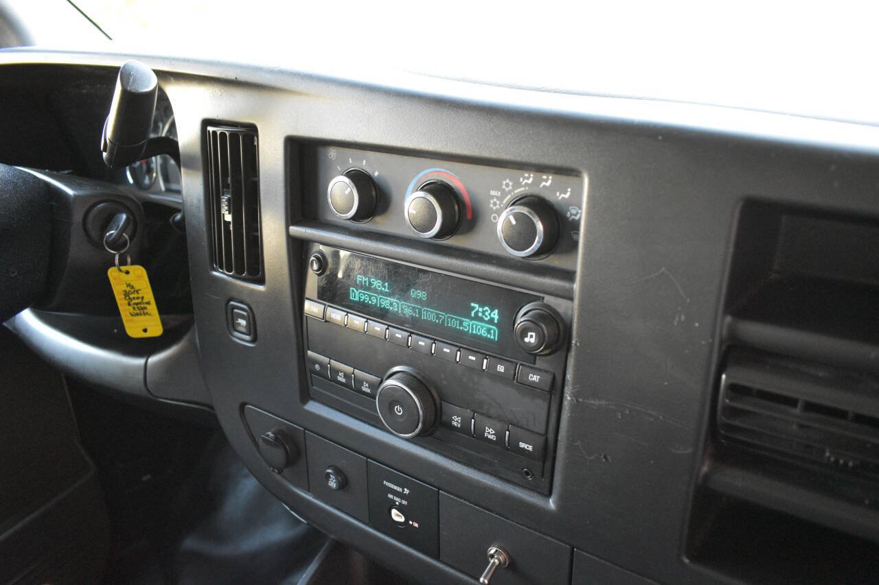 Used 2015 Chevrolet Express 2500 RWD image 24