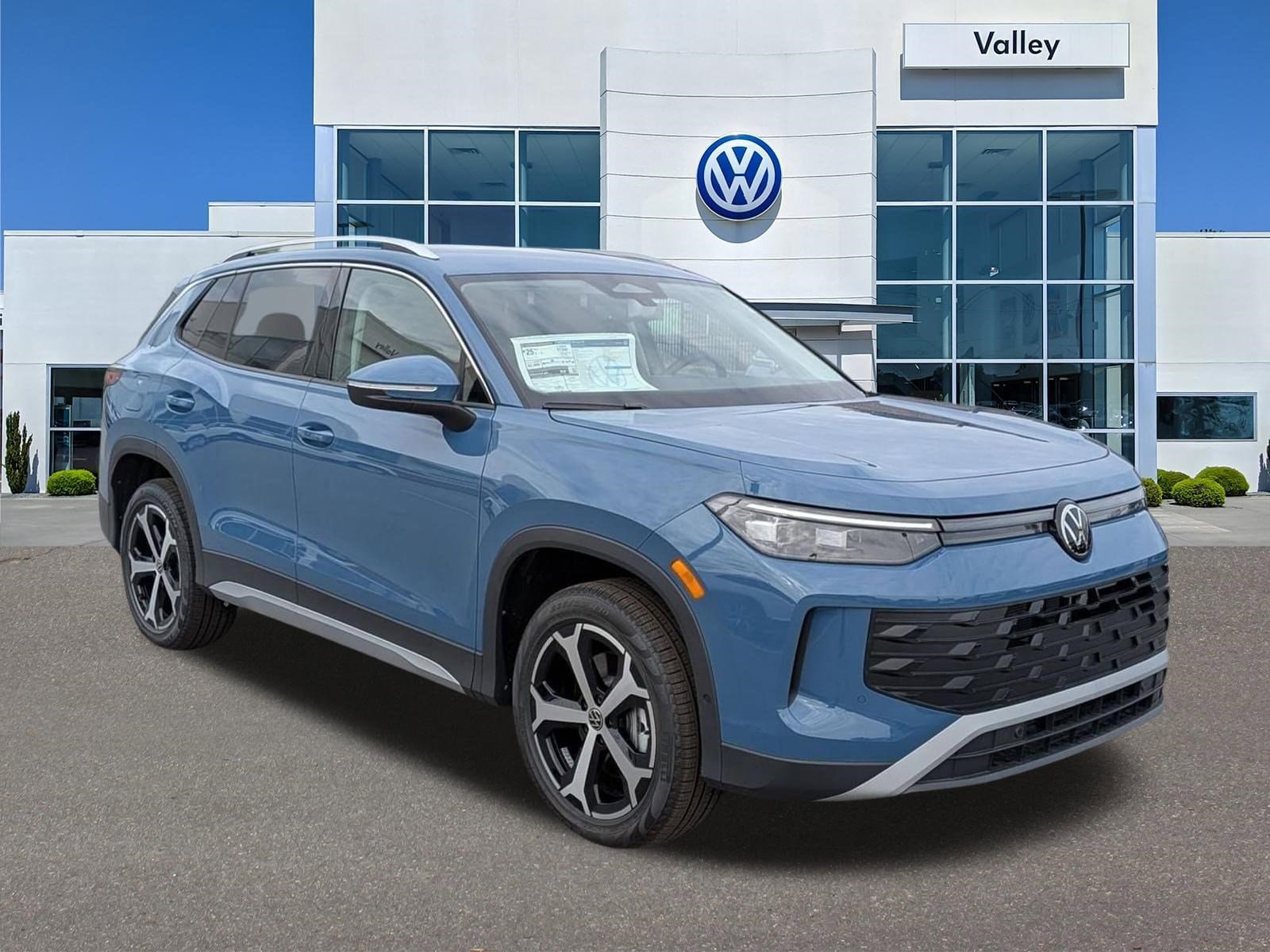 New 2026 Volkswagen Tiguan SE AWD/4WD image 1