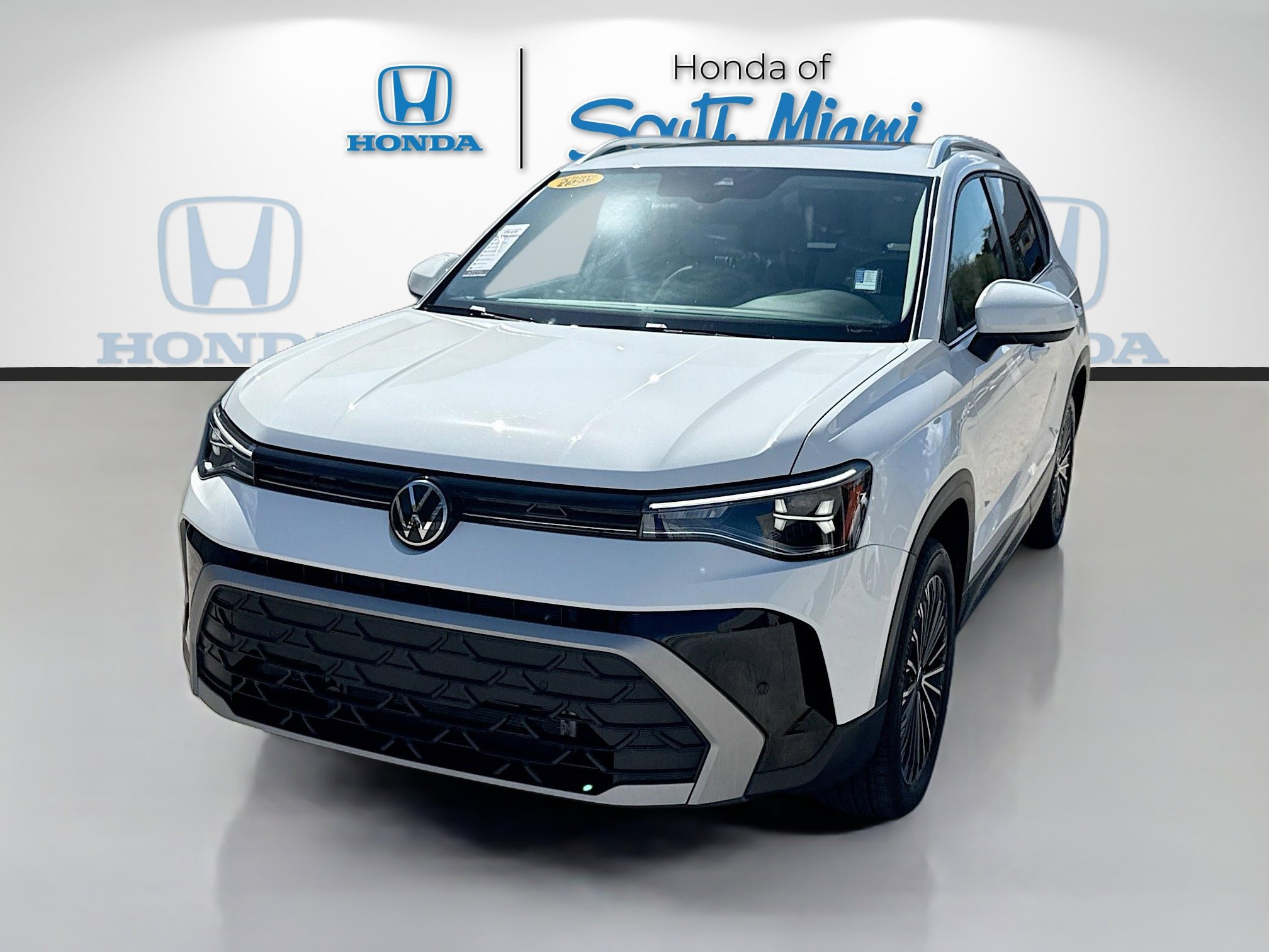 Used 2025 Volkswagen Taos SE image 3