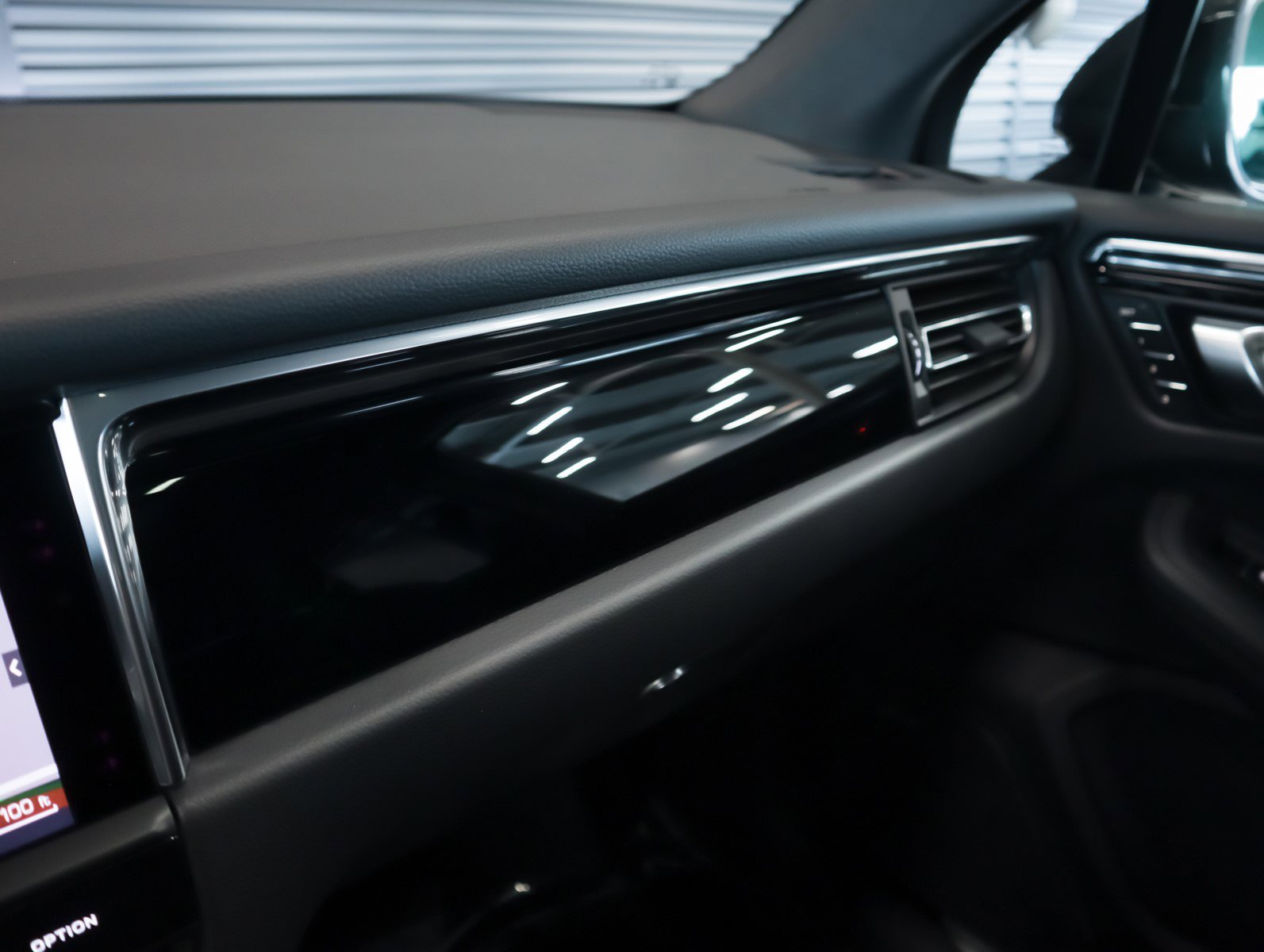 New 2026 Porsche Macan S image 23