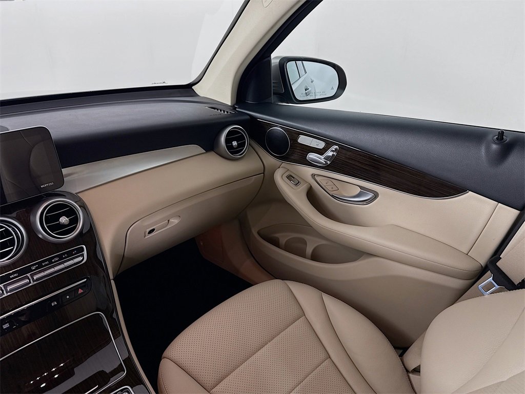 Used 2021 Mercedes-Benz GLC 300 4MATIC image 22