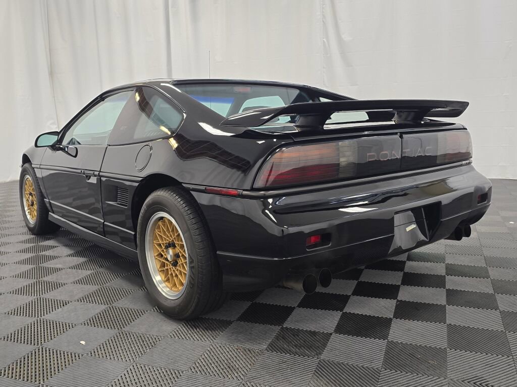 Used 1988 Pontiac Fiero GT image 3