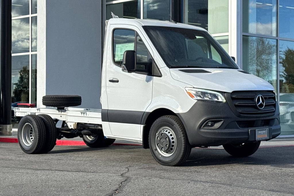 Used 2024 Mercedes-Benz Sprinter 4500 image 9