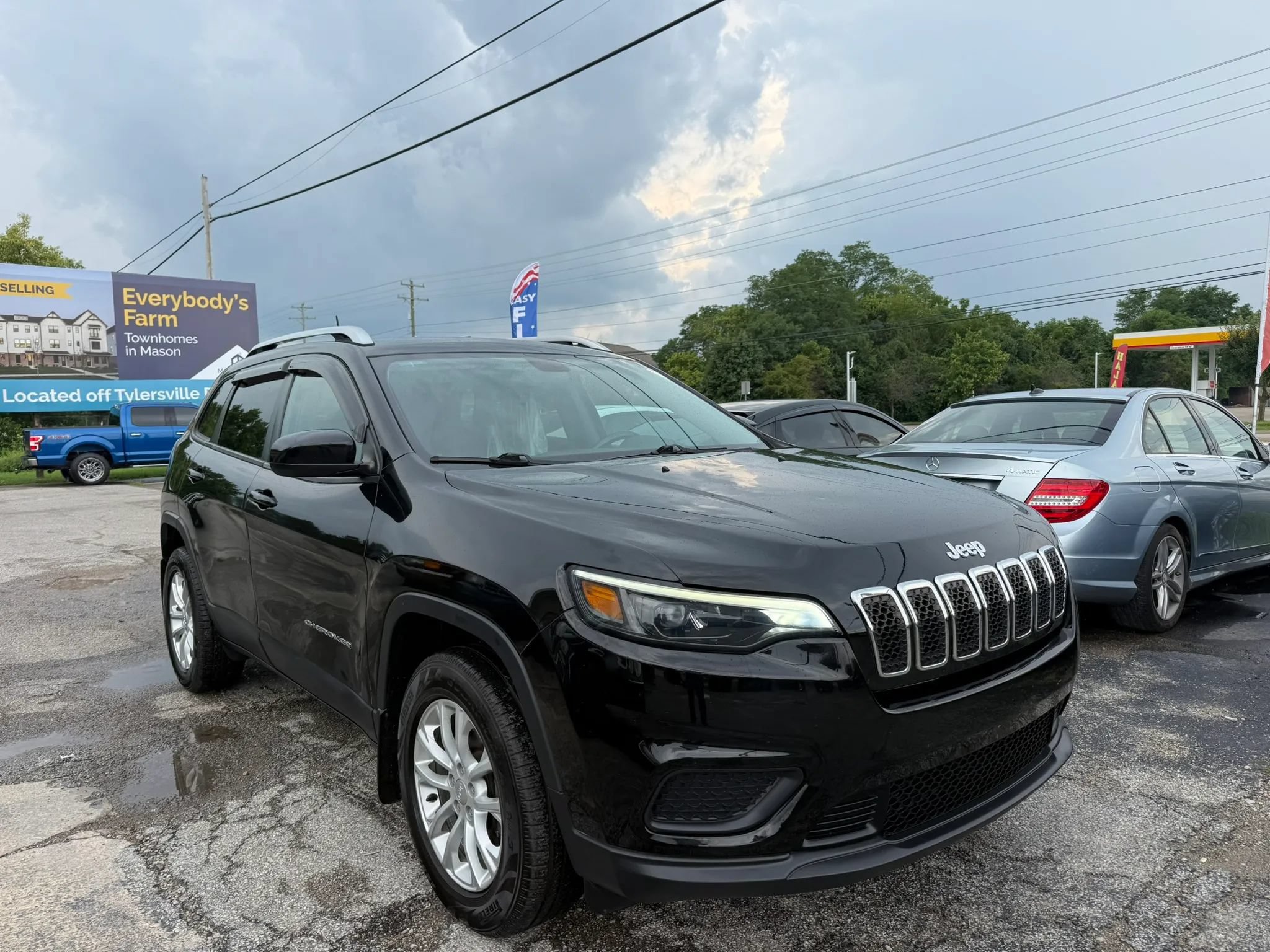 Used 2020 Jeep Cherokee Latitude w/ Cold Weather Group AWD/4WD image 8
