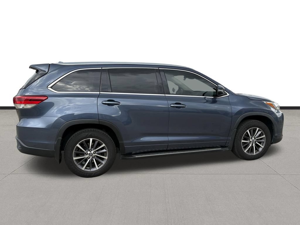 Used 2018 Toyota Highlander XLE FWD image 6