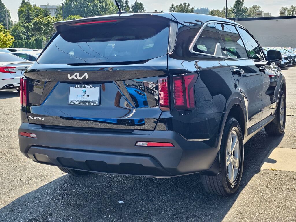 Used 2023 Kia Sorento LX AWD/4WD image 5