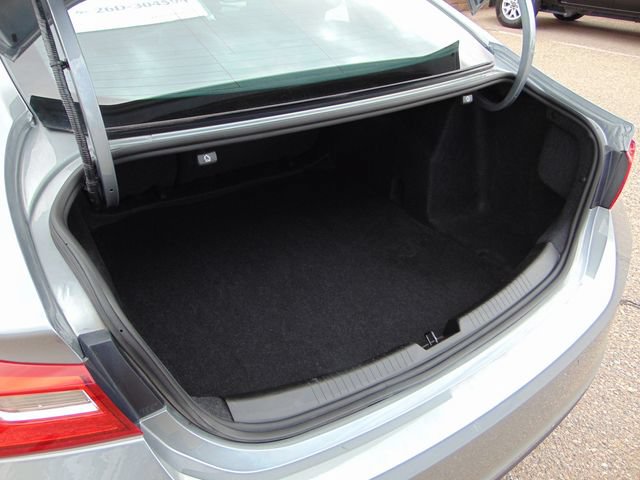 Used 2025 Chevrolet Malibu LT FWD image 24