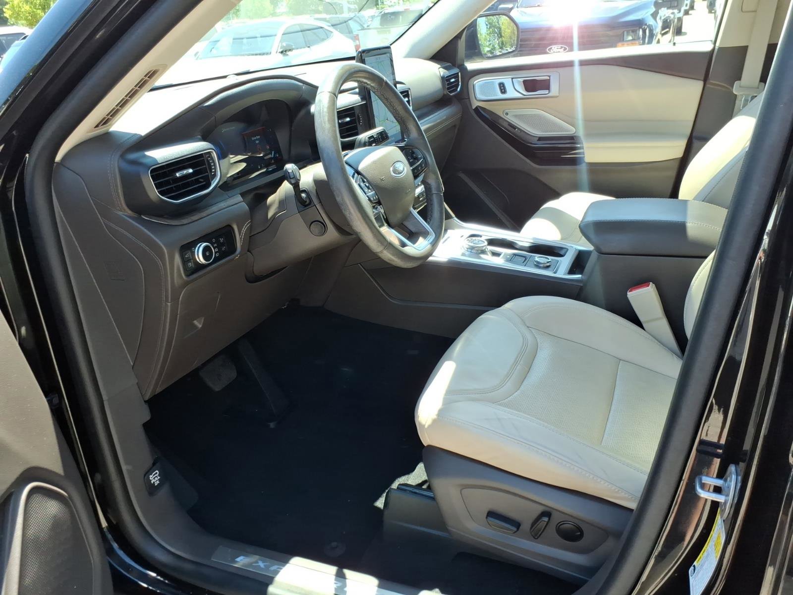 Used 2023 Ford Explorer Platinum w/ Technology Package AWD/4WD image 11