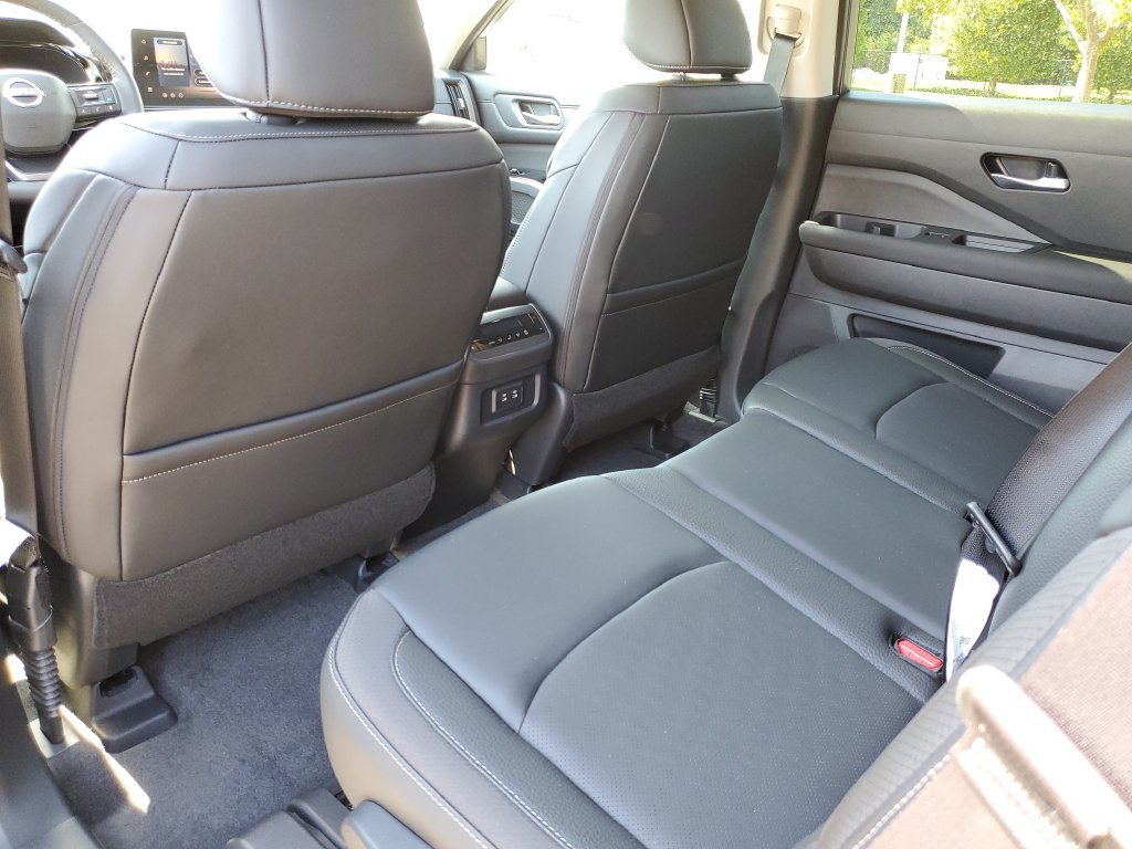 New 2026 Nissan Pathfinder SL FWD image 15