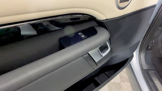 Used 2020 Land Rover Discovery SE AWD/4WD image 19
