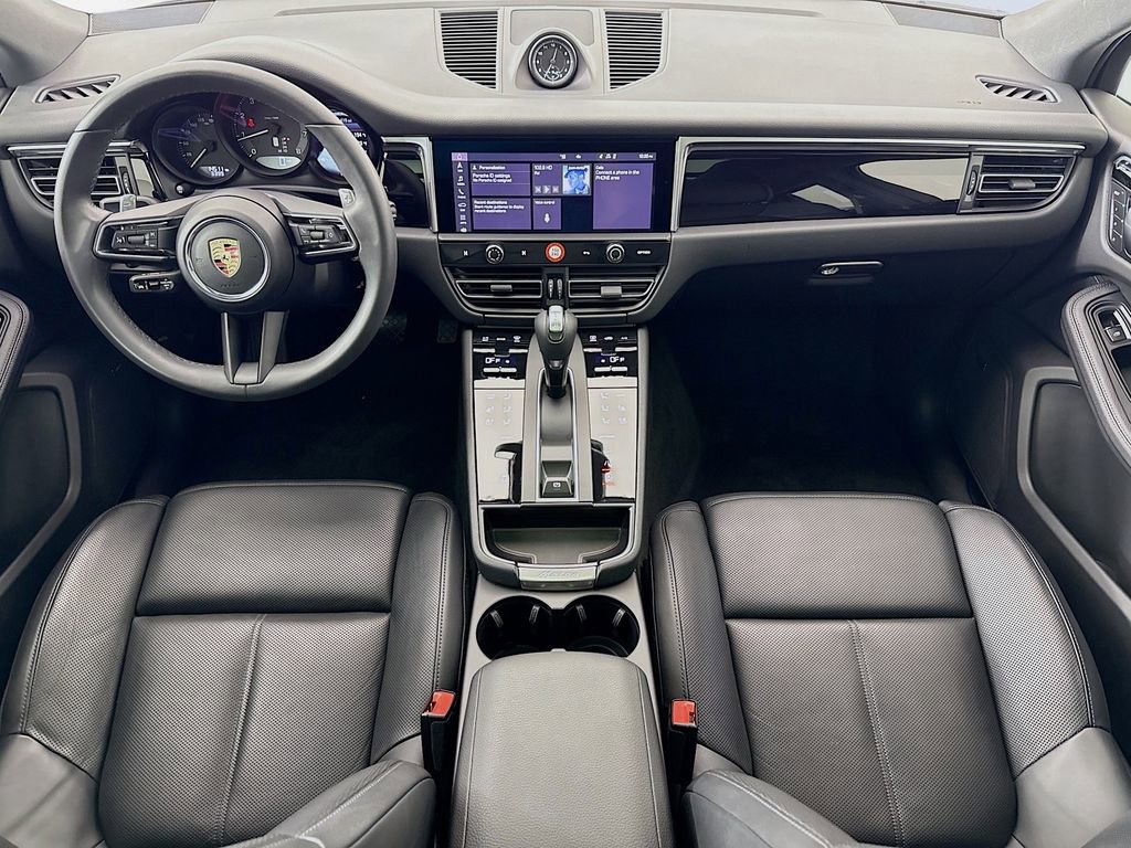 Certified 2025 Porsche Macan AWD/4WD image 28