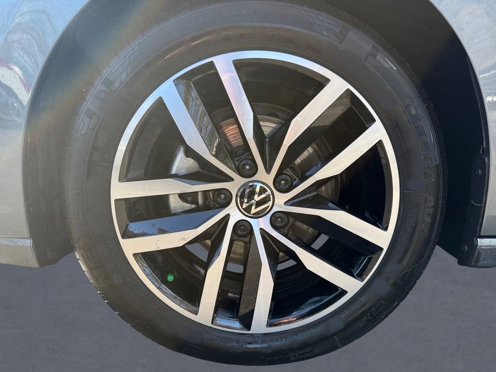 Used 2025 Volkswagen Jetta SE image 9