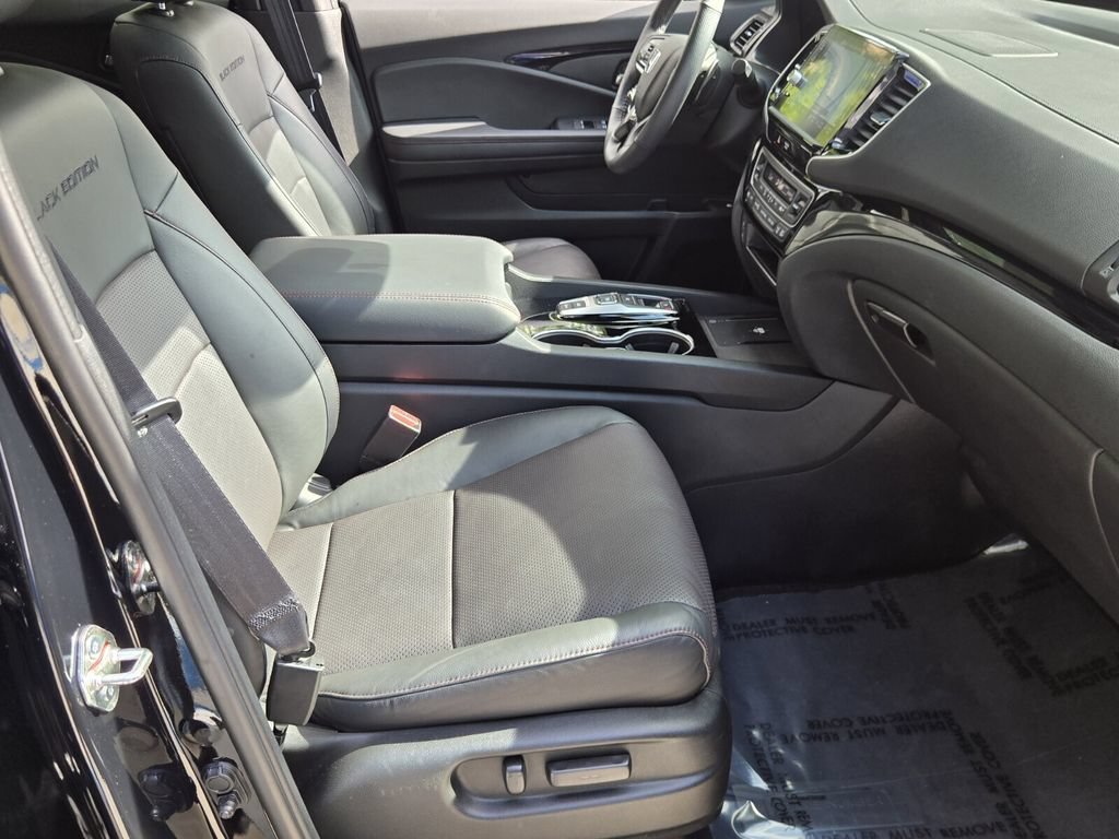 Certified 2025 Honda Ridgeline Black Edition image 16