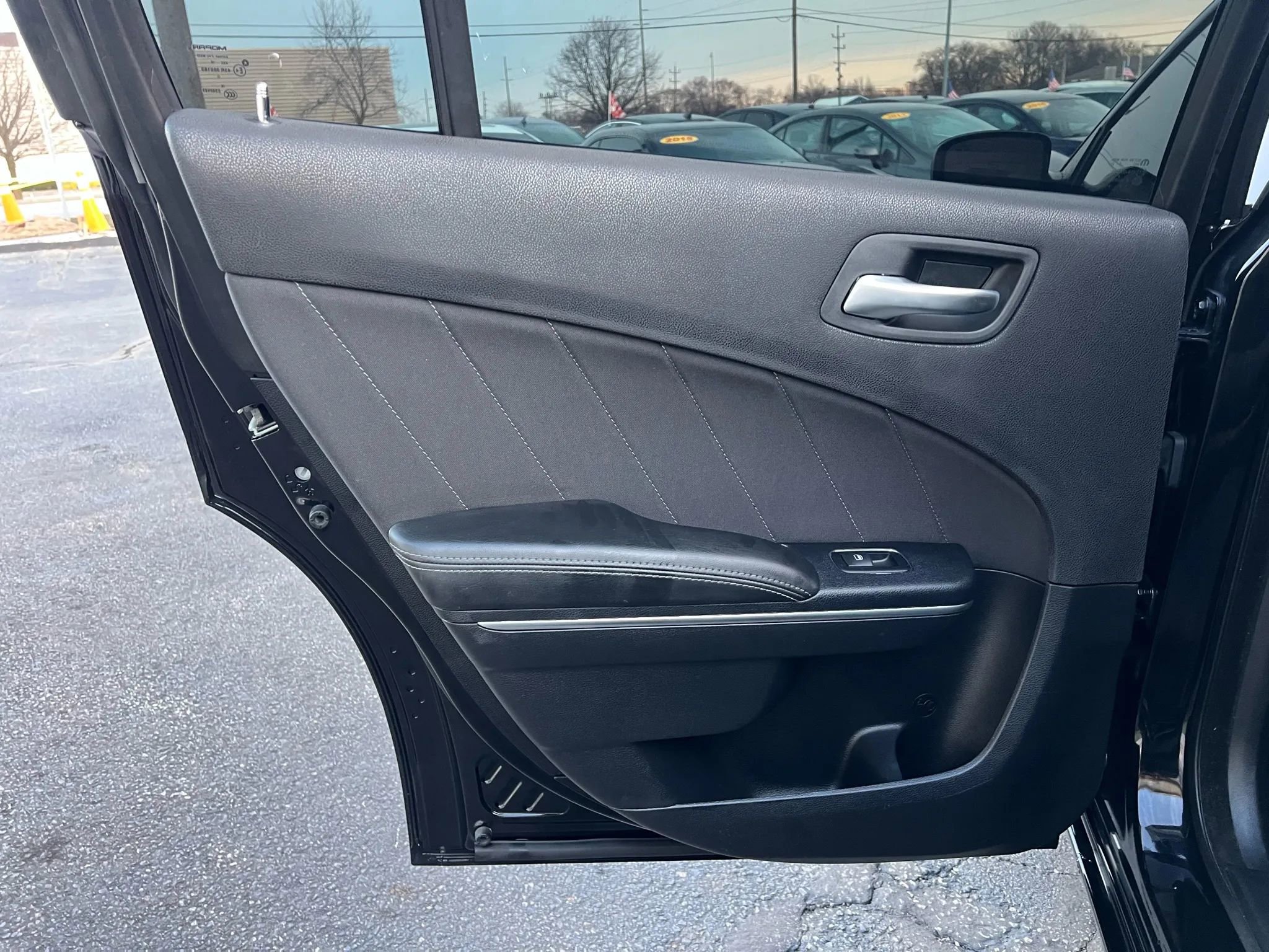 Used 2017 Dodge Charger SXT image 25