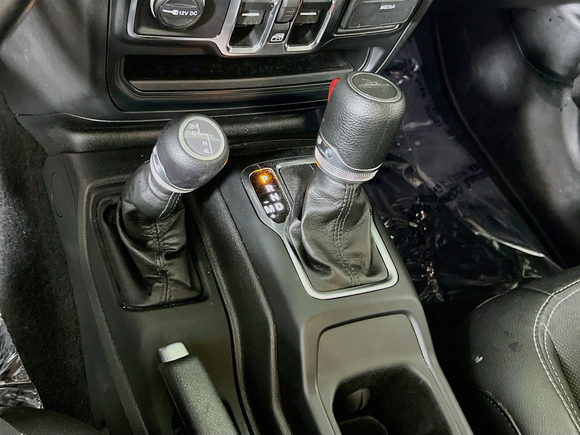 Used 2023 Jeep Gladiator Sport AWD/4WD image 17