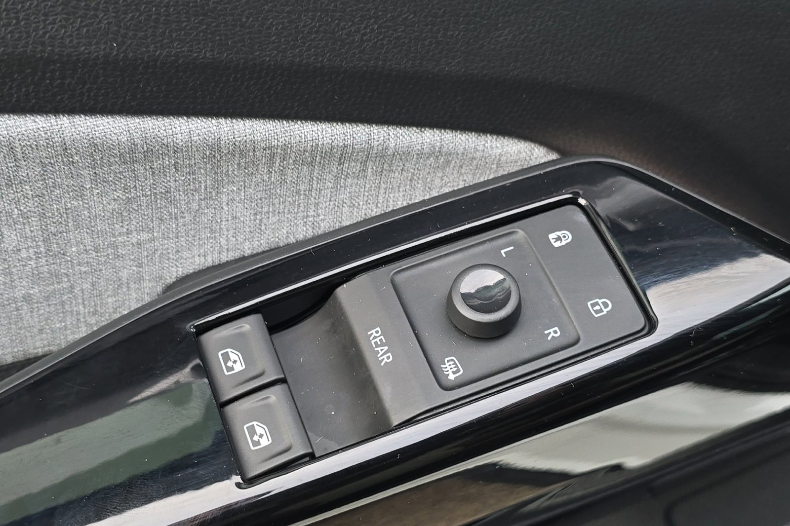 Used 2023 Volkswagen ID.4 2WD image 11